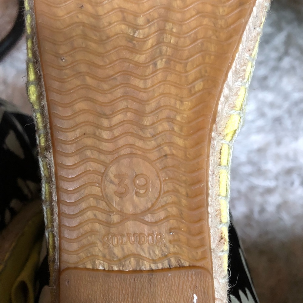 Yellow cargo flat shoes